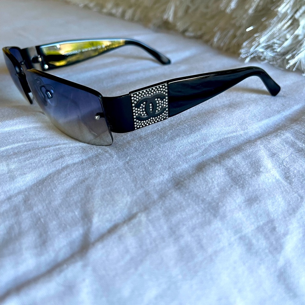 Vintage CHANEL 4117-B Sunglasses